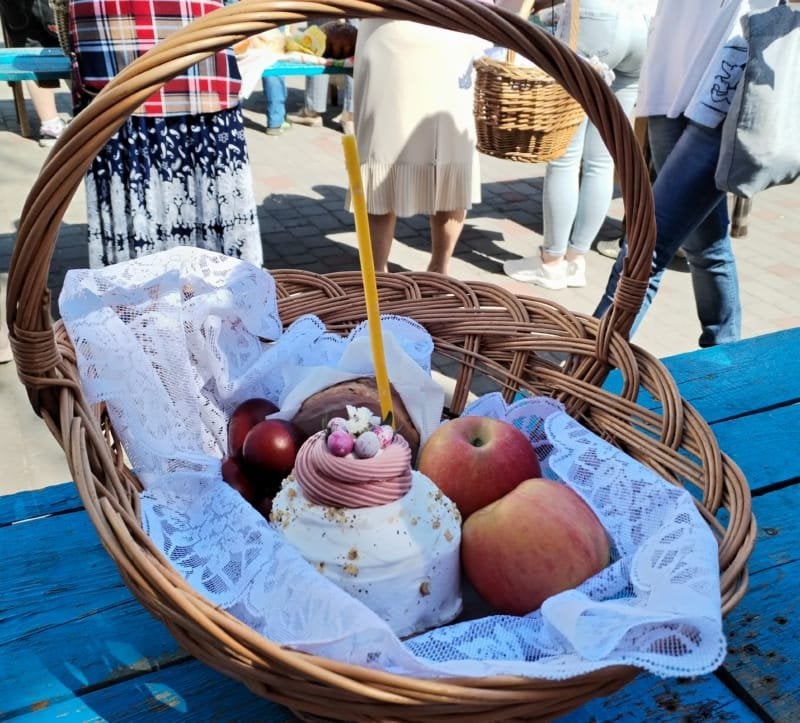 В храмах Бреста в полном разгаре освящение пасок и куличей. Фоторепортаж