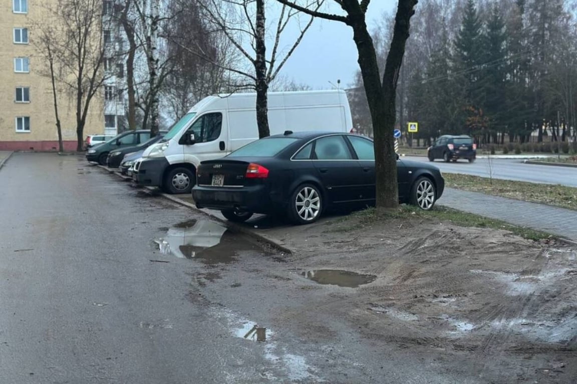 Белорус пожаловался на отсутствие парковки во дворе. Что ему ответили?