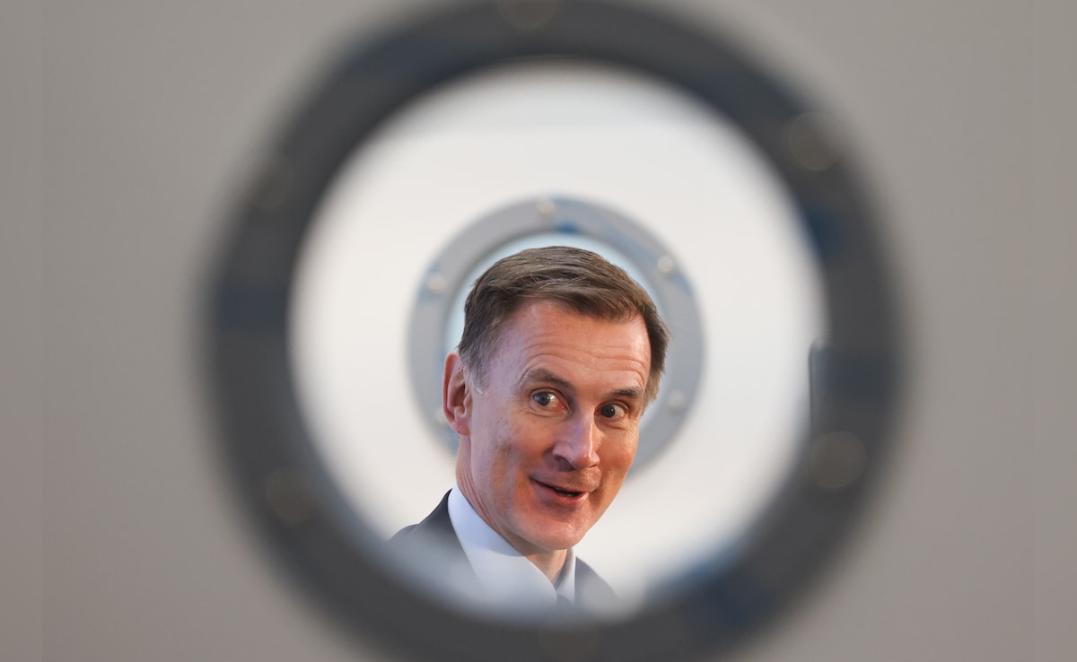 Chancellor of the Exchequer Jeremy Hunt faces potential defeat.