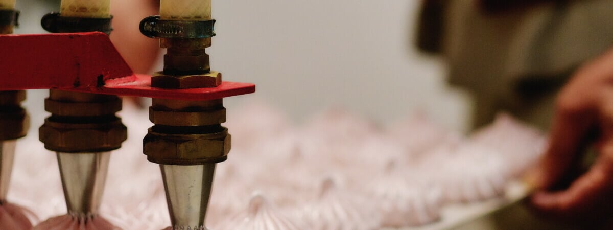 Кондитерская фабрика пообещала белорусам зефир со вкусом шампанского и халву со «жгучим перцем». Когда ждать новинок?