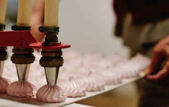 Кондитерская фабрика пообещала белорусам зефир со вкусом шампанского и халву со «жгучим перцем». Когда ждать новинок?