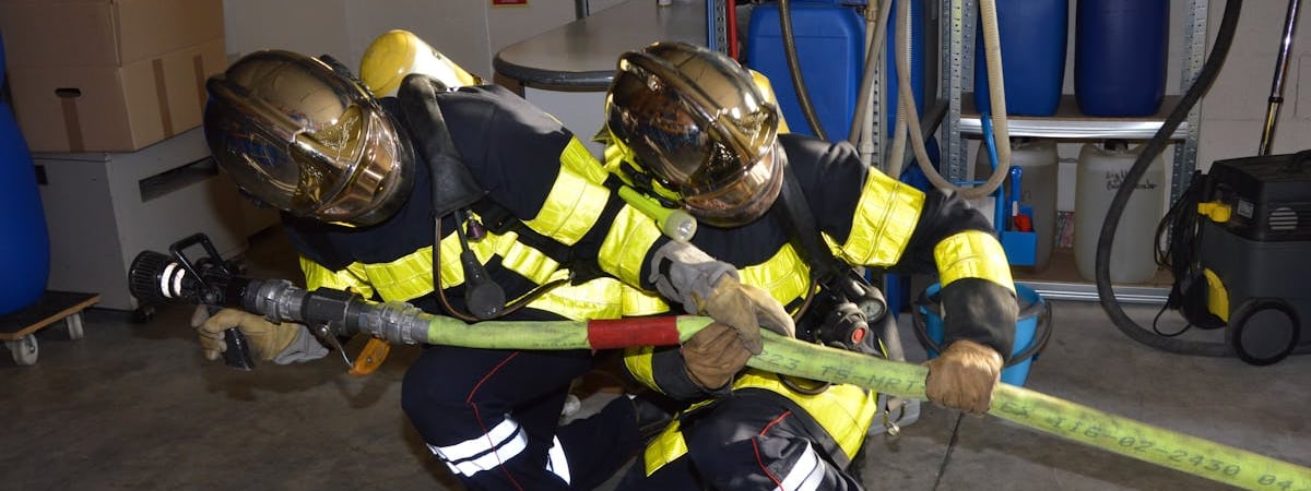 Пожар на нефтебазе в Пролетарске потушили спустя 2 недели