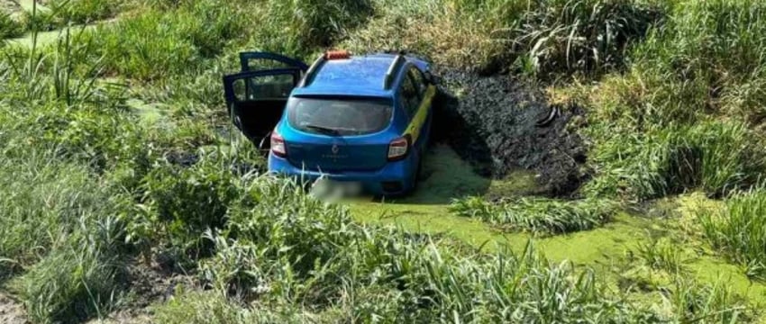 В Лунинецком районе автомобиль такси вылетел в мелиоративный канал