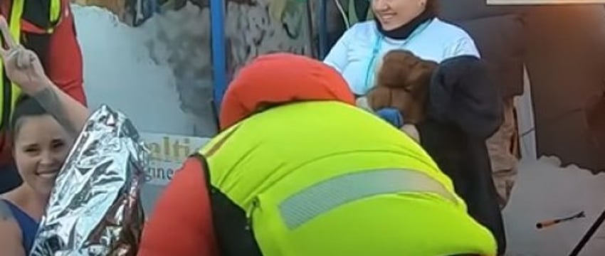 Женщина установила мировой рекорд, проведя в ящике со льдом больше трех часов