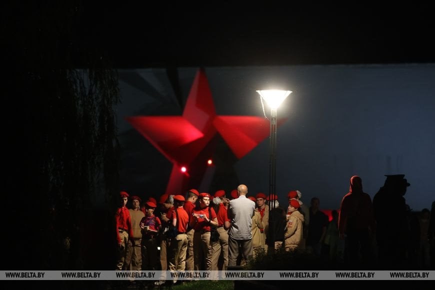 Митинг-реквием «Памяти павших - будьте достойны!» проходит в эти минуты в мемориальном комплексе «Брестская крепость-герой»