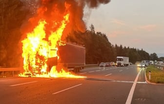В Австрии тягач белоруса сгорел от попавшего под него мотоцикла
