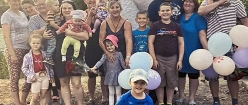 Первого родила в 16, шестого – в 41. Как живет многодетная семья