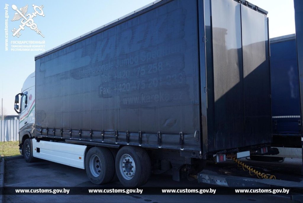 В Беларусь везли два тягача Volvo за $18 тысяч. Брестские таможенники такой цене не поверила