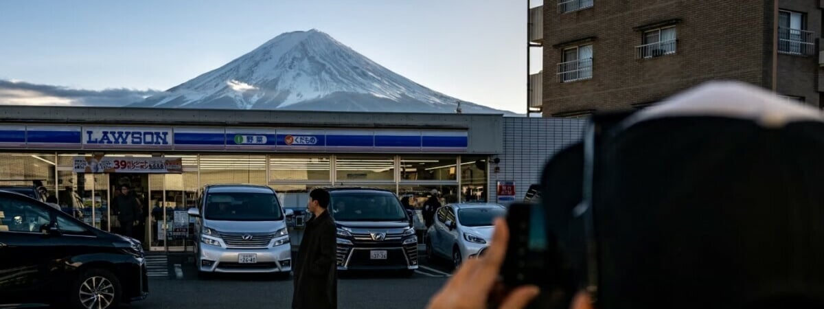 Забор вокруг горы Фудзи: защита или ограничение?