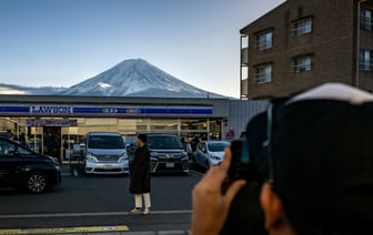 Забор вокруг горы Фудзи: защита или ограничение?