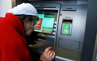 Сколько наличных можно иметь белорусам? Мошенники оставили пенсионеркам только по тысяче рублей