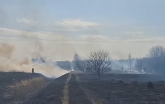 Пожар в Ляховичах: ветер разнес огонь, повредив постройки в садовом товариществе