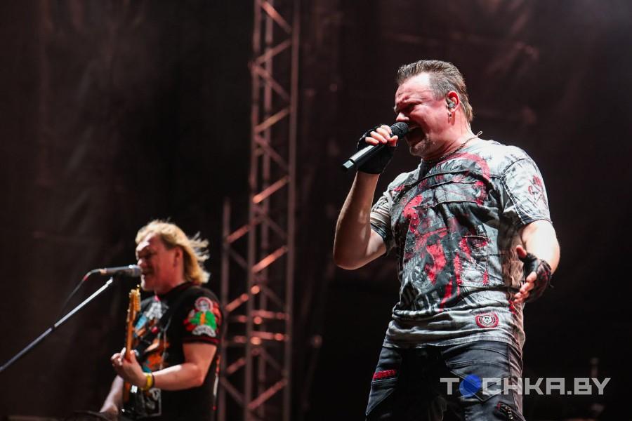 Рокеры «отрываются»: в Пружанах прошел первый день «Солнцестояния»