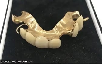 В Британии на аукцион выставили вставные зубы Черчилля