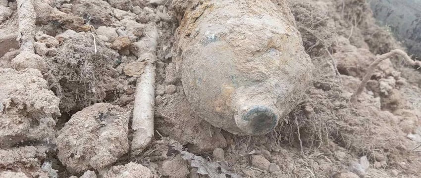 Советскую авиабомбу весом четверть центнера нашли в Новолукомле при благоустройстве