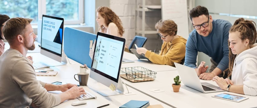 Назначь себе премию сам. Китайская компания разложила $8 млн на столе и разрешила работникам забирать деньги