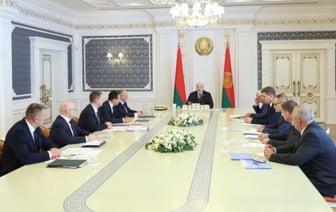 Лукашенко потребовал найти пути сотрудничества с Евросоюзом