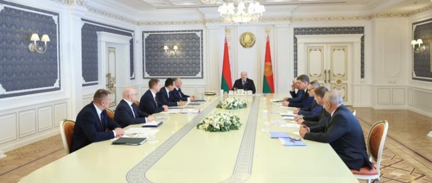 Лукашенко потребовал найти пути сотрудничества с Евросоюзом