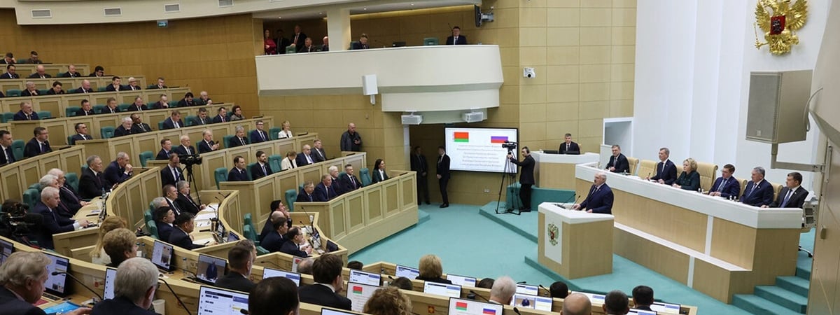 «Step by step» — Лукашенко объяснил, почему Беларусь не войдёт в состав России «в ближайшее время». А что с единой валютой?