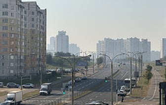 Минчане пожаловались на смог и запах дыма. Синоптики объяснили, что происходит — Видео