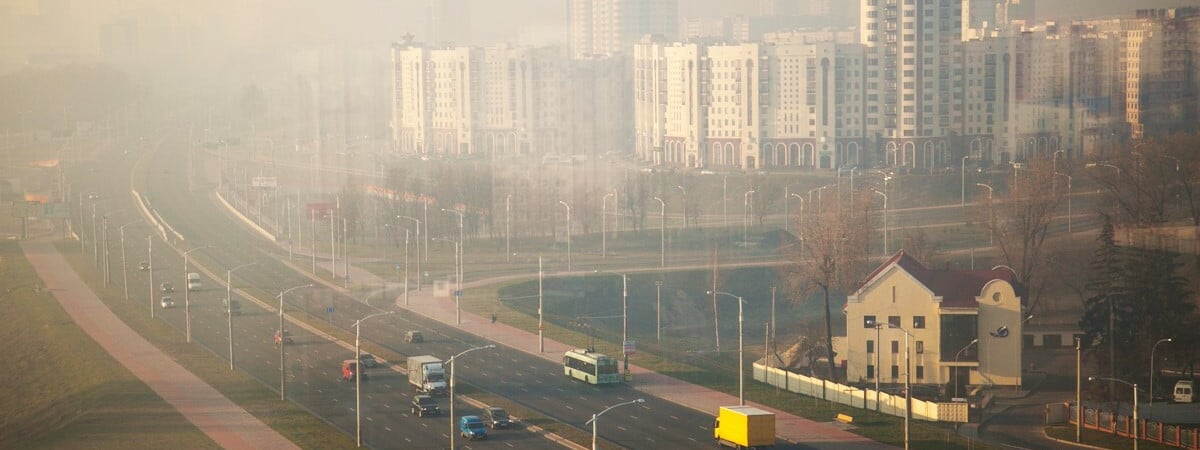 «Это может быть инверсия» — В МЧС назвали предполагаемую причину дыма и запаха гари в Минске