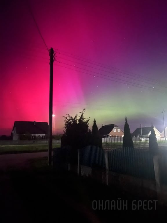 Красочное северное сияние появилось сегодня в небе над Брестской областью