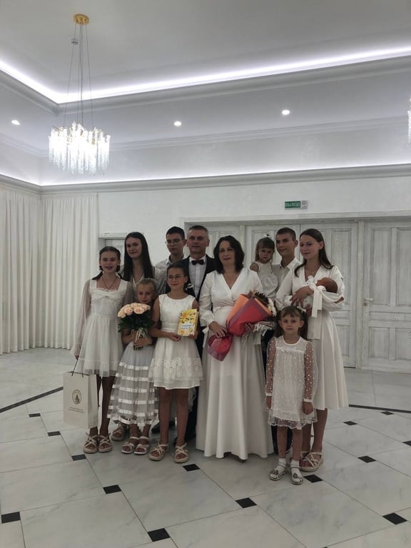 10 пар поженились в Бресте в красивую дату