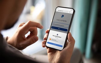 «Данные силовикам предоставил PayPal». Беларуска приехала из Польши на похороны — и ее задержали за донат