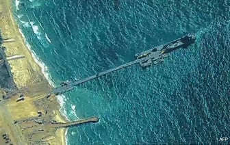 Американские военные заявили, что первая помощь доставлена в Газу с помощью временного причала