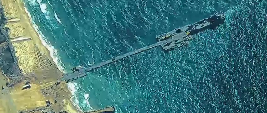 Американские военные заявили, что первая помощь доставлена в Газу с помощью временного причала