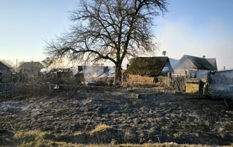 В Мостовском районе от сухой травы едва не сгорела деревня