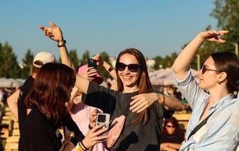 Фанаты «рвут» танцпол!  Второй день рок-фестиваля в Пружанах стал еще более горячим, чем первый