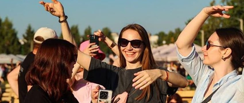 Фанаты «рвут» танцпол!  Второй день рок-фестиваля в Пружанах стал еще более горячим, чем первый