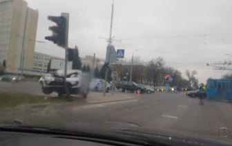 Машина врезалась в столб — серьезная авария в Гродно