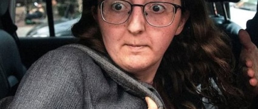 Она обманула людей на миллиарды долларов, но получила всего два года тюрьмы