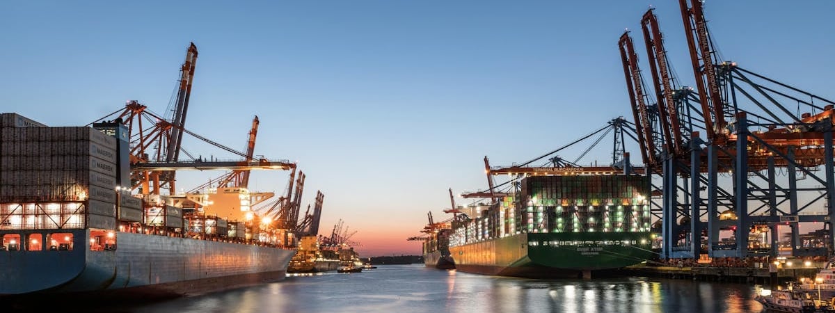 Экспорт нефти и нефтепродуктов из РФ в августе сократился на 4%