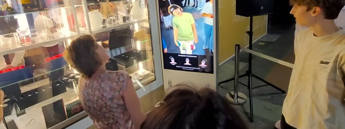 В одном из магазинов Минска заработала виртуальная примерочная. Как ею пользоваться? — Видео