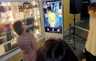 В одном из магазинов Минска заработала виртуальная примерочная. Как ею пользоваться? — Видео