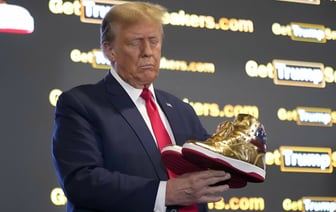 Трамп выпустил кроссовки «для настоящих патриотов» за 399 долларов — Фото