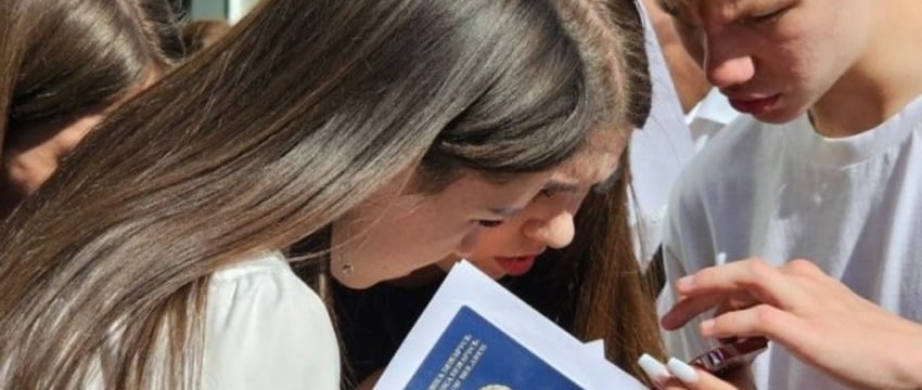 Узнали, сколько белорусских выпускников получили 100 баллов на первом ЦЭ