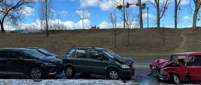 В Барановичах произошло ДТП с участием четырех автомобилей