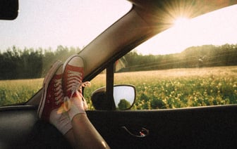 Водитель маршрутки не хотел декларировать деньги и раздал $54 тысячи пассажирам, чтобы вывезти сумму из Беларуси