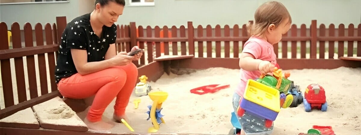 Можно ли работать в декрете и при этом получать пособие? В Минтруда Беларуси ответили