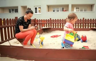 Можно ли работать в декрете и при этом получать пособие? В Минтруда Беларуси ответили