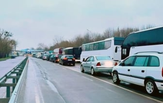 Рейсовые автобусы в Польшу опаздывают более чем на 12 часов. Что о ситуации думают пассажиры?