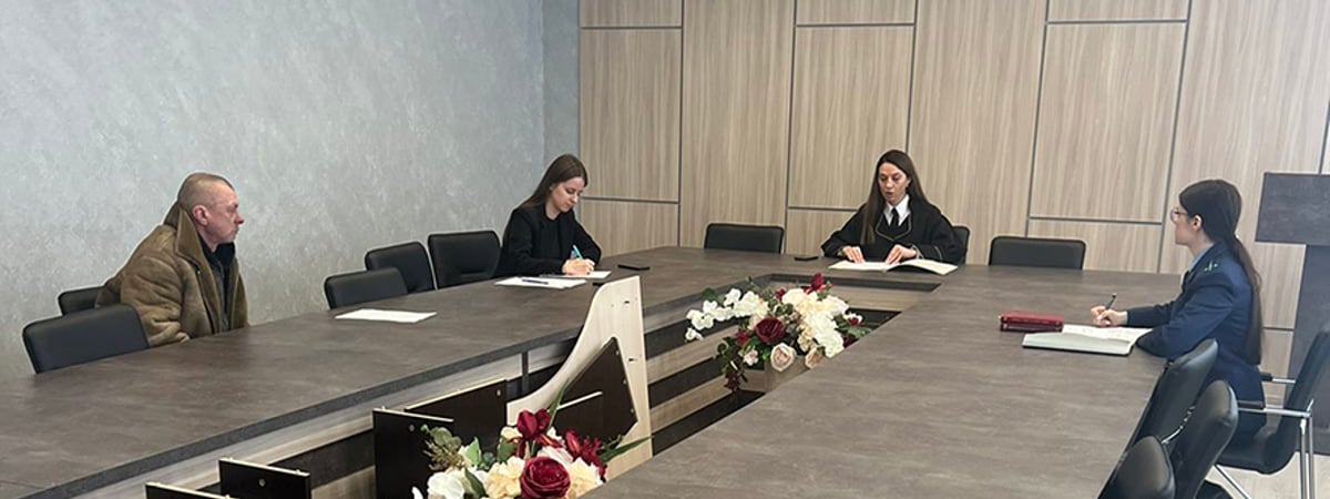 В Мостовском районе мужчина порезал лезвием знакомого — сколько денег выплатят пострадавшему