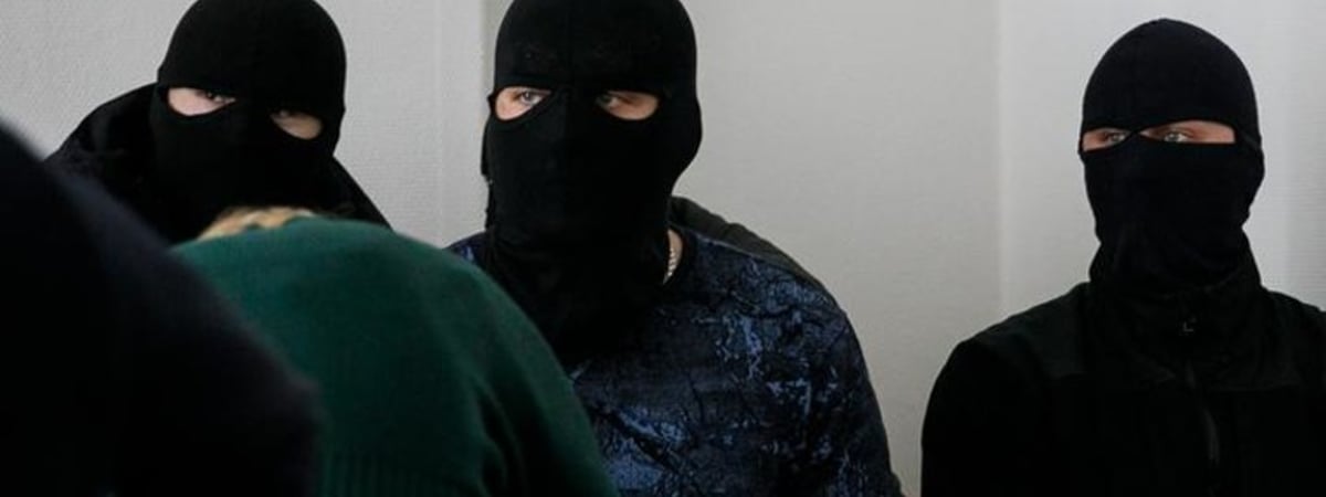 Правозащитники: силовики устраивают рейды по родственникам уехавших за границу