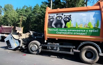 В столице у мусоровоза оторвалась кабина. Из-за пробки общественный транспорт стал опаздывать на 35 минут — Видео