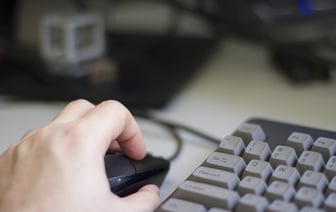 Wells Fargo Увольняет Сотрудников за "Манипулирование мышью". Вот Что Это значит