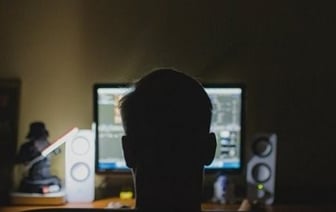 В непростую историю попал житель Брестчины — почти год его «доили» злоумышленники